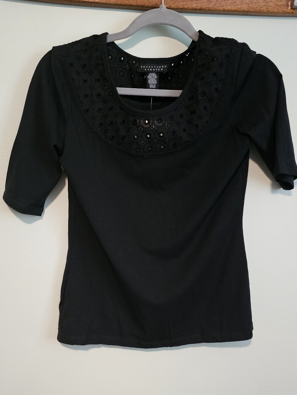 **NWT** Women’s Apostrophe Stretch Black Eyelet U-neck Top, Small